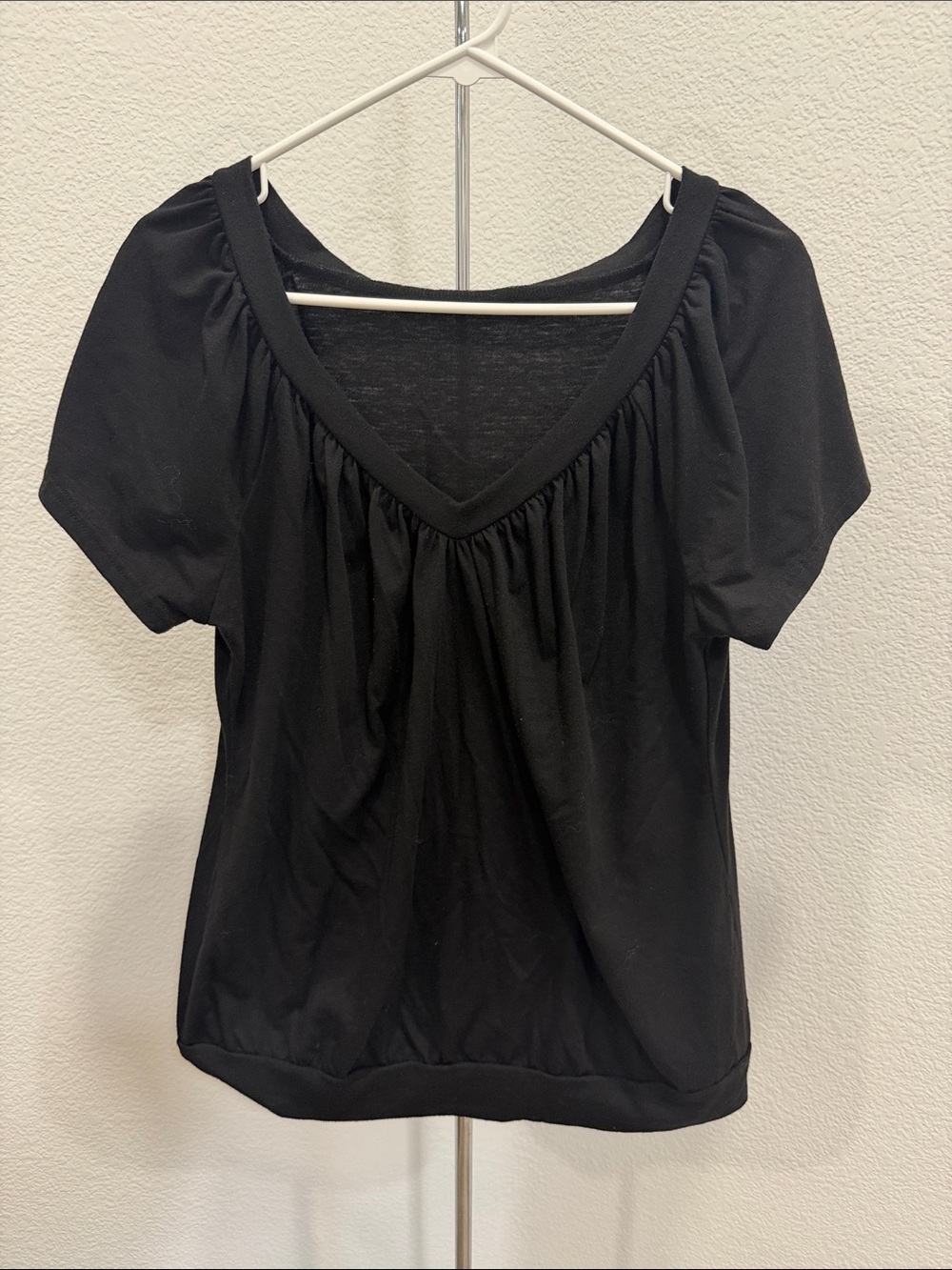 Women's Black Short Sleeve V-Neck Gathered Top
